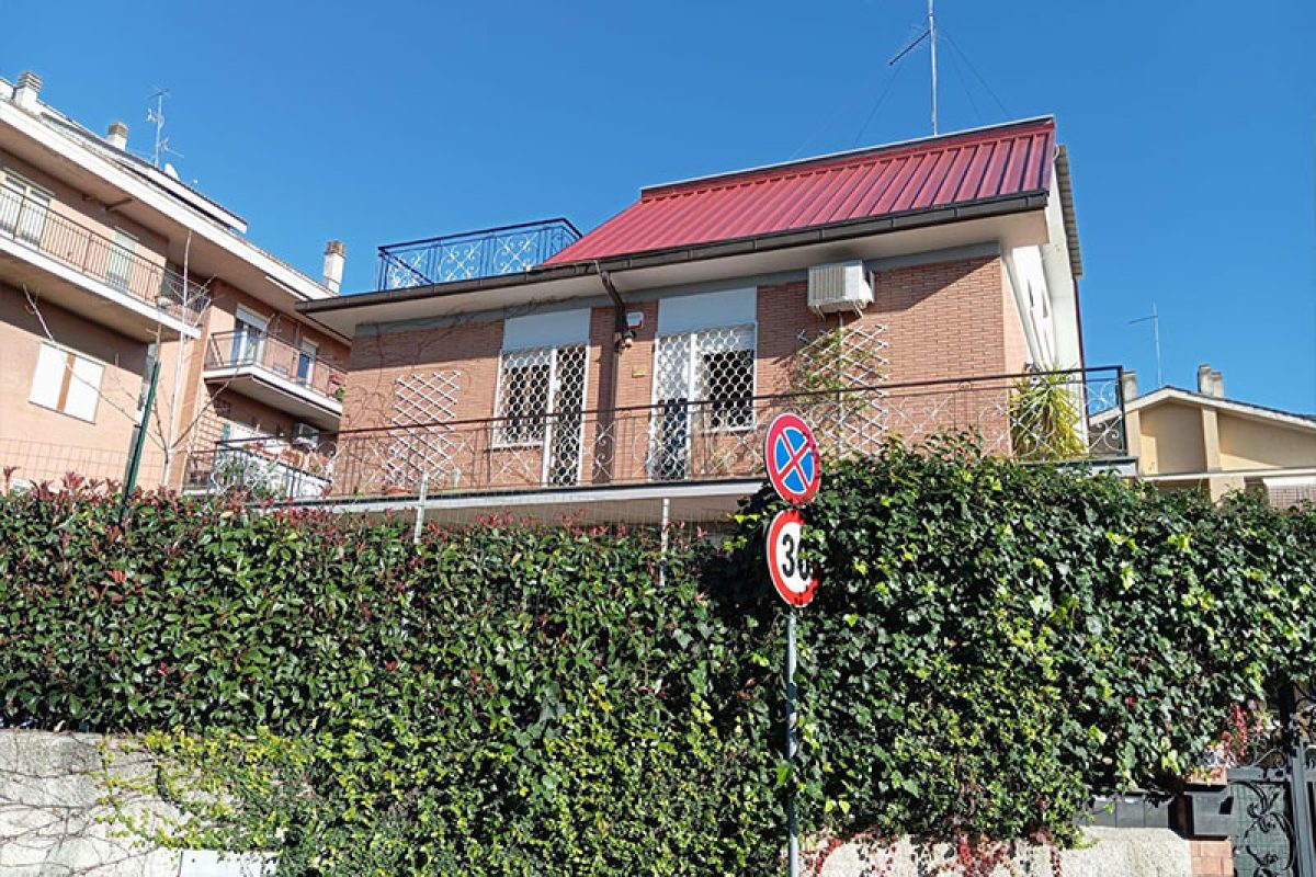 Via degli Estensi 205, Roma